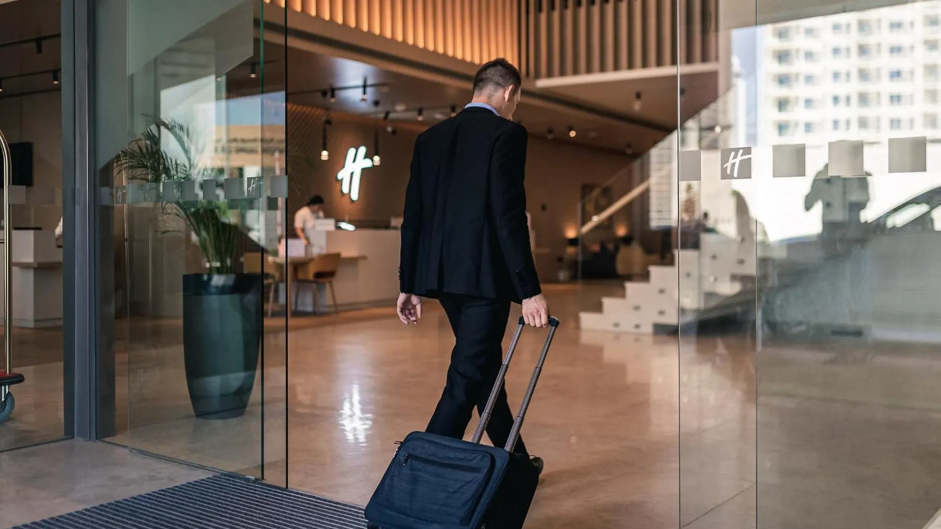 Hotel Holiday Inn & Suites - Dubai Science Park By Ihg